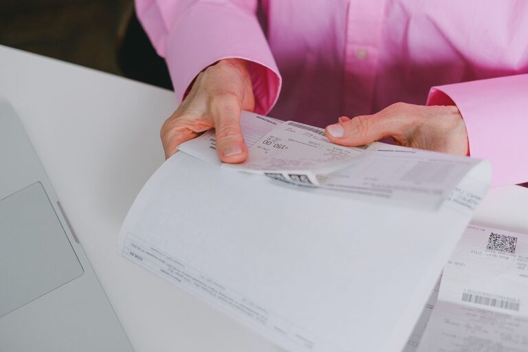 Automatyczne wykrywanie duplikatów faktur w dokumentach firmowych